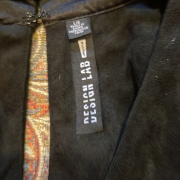 NWT Black faux suede key hole top with bell sleeves. - Picture 4 of 5